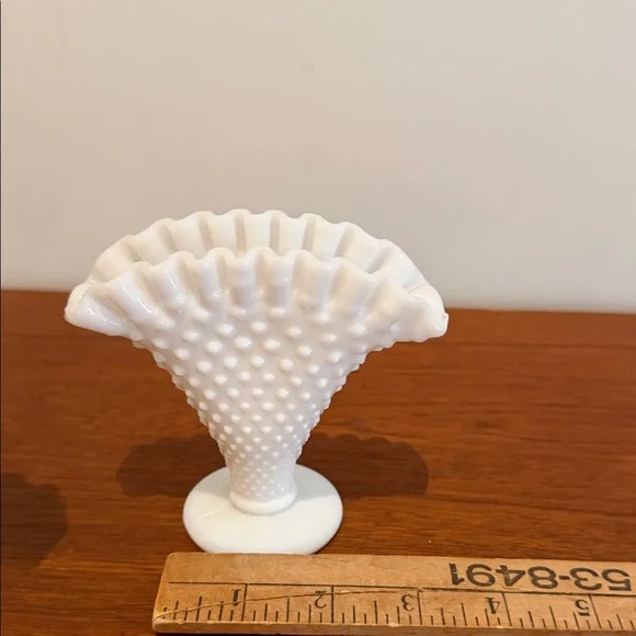 Vintage White Hobnail Fan Vase Set - Decorative Home Accents - Picture 5 of 7